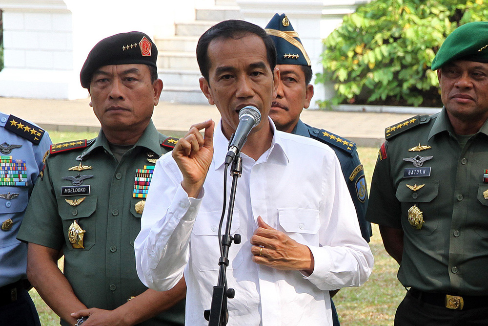 Presiden RI Joko Widodo bersama Panglima TNI, Kepala BIN, Kapolri, KSAU, KSAL dan KSAD Letjen TNI Gatot Nurmantyo .