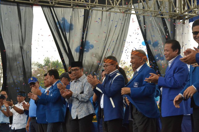 Ketua Umum DPP PAN Zulkifli Hasan dan Sejumlah Tokoh Dalam Puncak Acara Harlah PAN di Bandung, Minggu (23/8/2015)