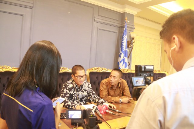 Sekretaris Fraksi PAN Yandri Susanto, Saat Konferensi Pers di Ruang Fraksi PAN DPR RI Senayan, Jakarta, Selasa 12 April 2016