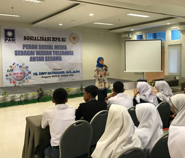 Desy Ratnasari Memberi Penjelasan Terkait Etika & Toleransi Bersosial Media di Sukabumi, Rabu 15/02/17